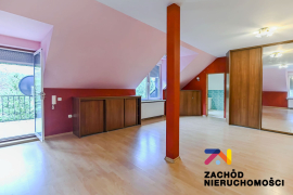 Wyjątkowy dom w Ochli na sprzedaż